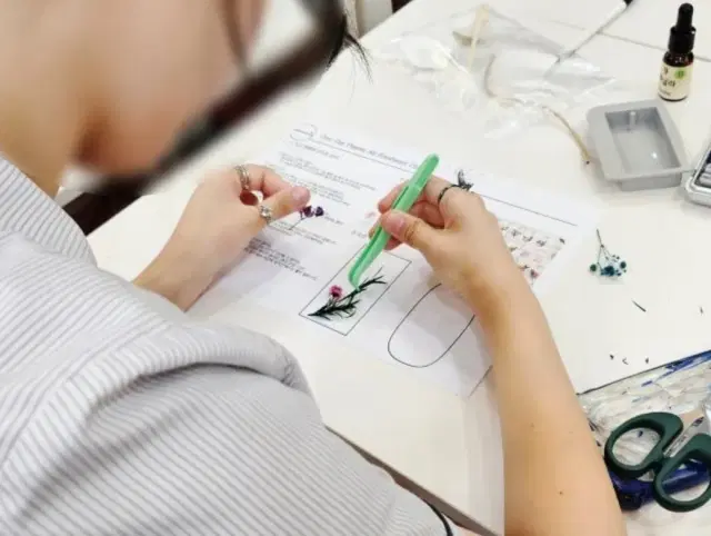 손끝에 향을 담는 석고방향제